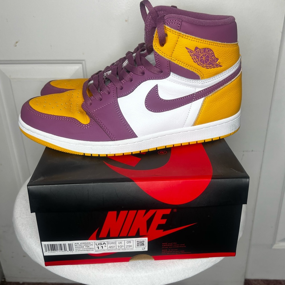 AIR JORDAN 1 RETRO HIGH OG “Brotherhood” (Uni Gold/Bordeaux) Size 11.5 US (used)